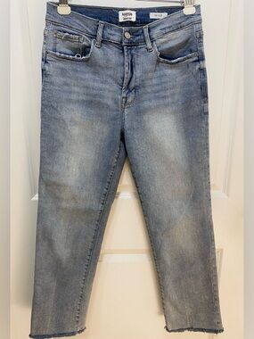 Kensie Women’s Slim Straight cropped Jeans in Light Blue Wash